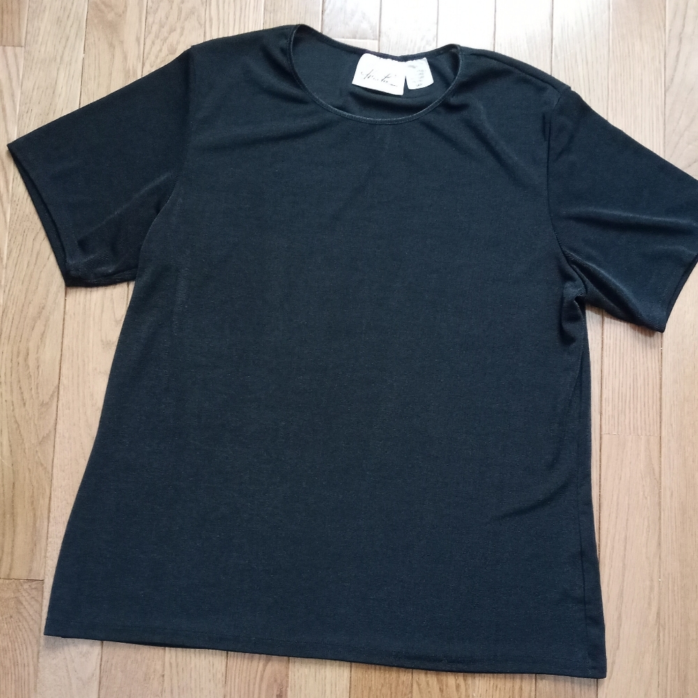 Kathie Lee black tee Size L